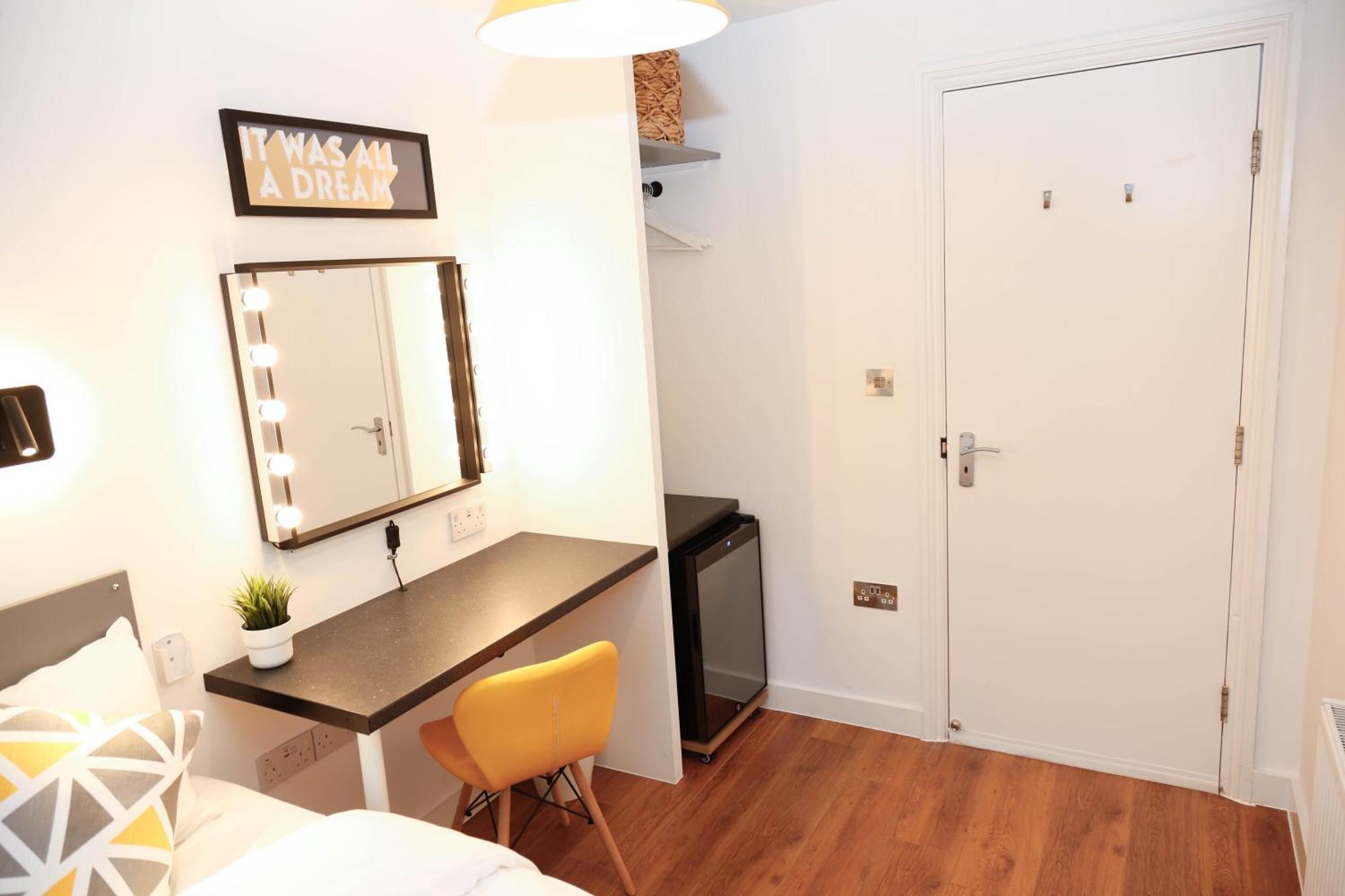 New Luxury Rooms In The Heart Of London Next To Shops, Cafes, Bars & Metro With Shared Bathrooms Exterior photo