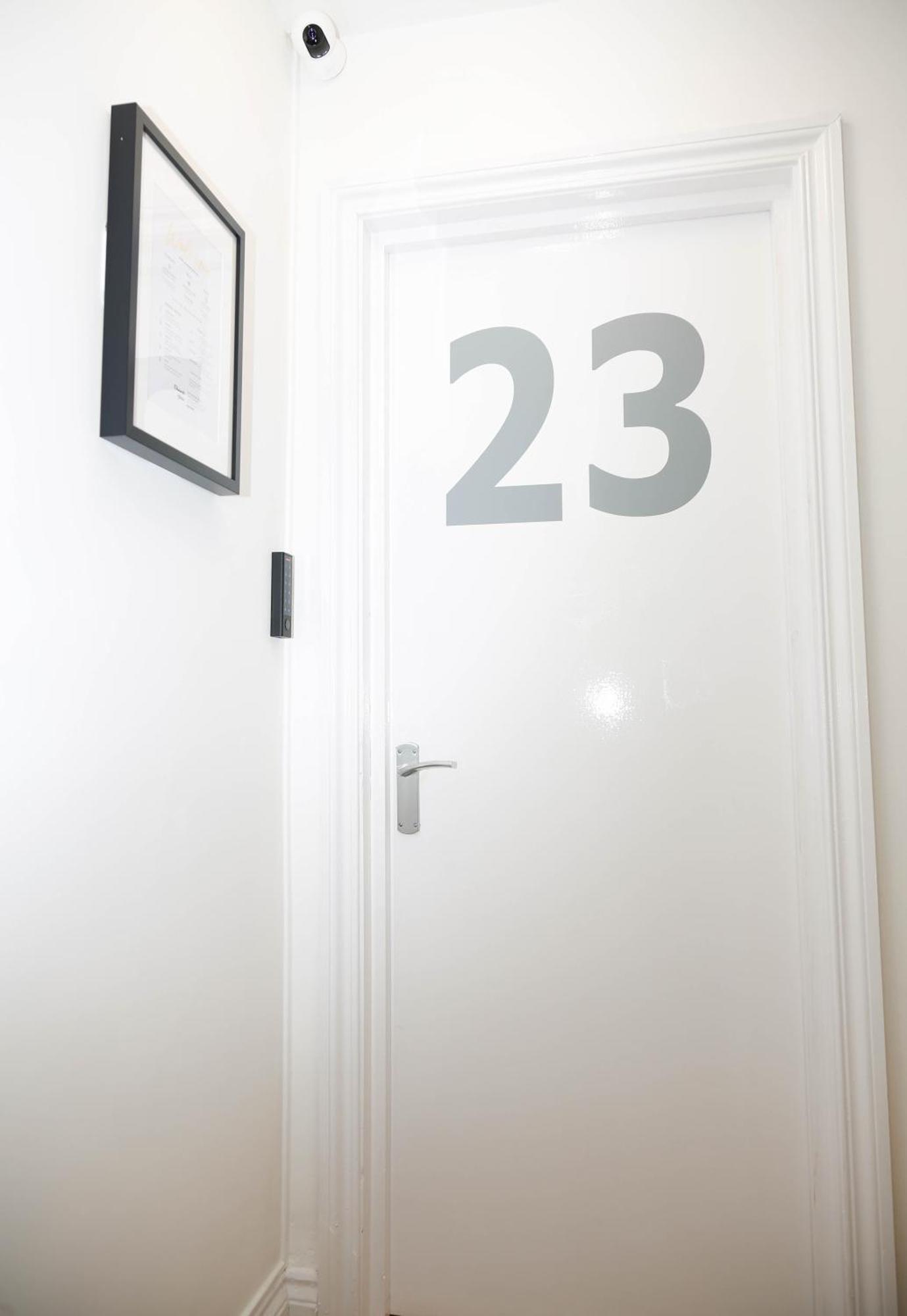 New Luxury Rooms In The Heart Of London Next To Shops, Cafes, Bars & Metro With Shared Bathrooms Exterior photo