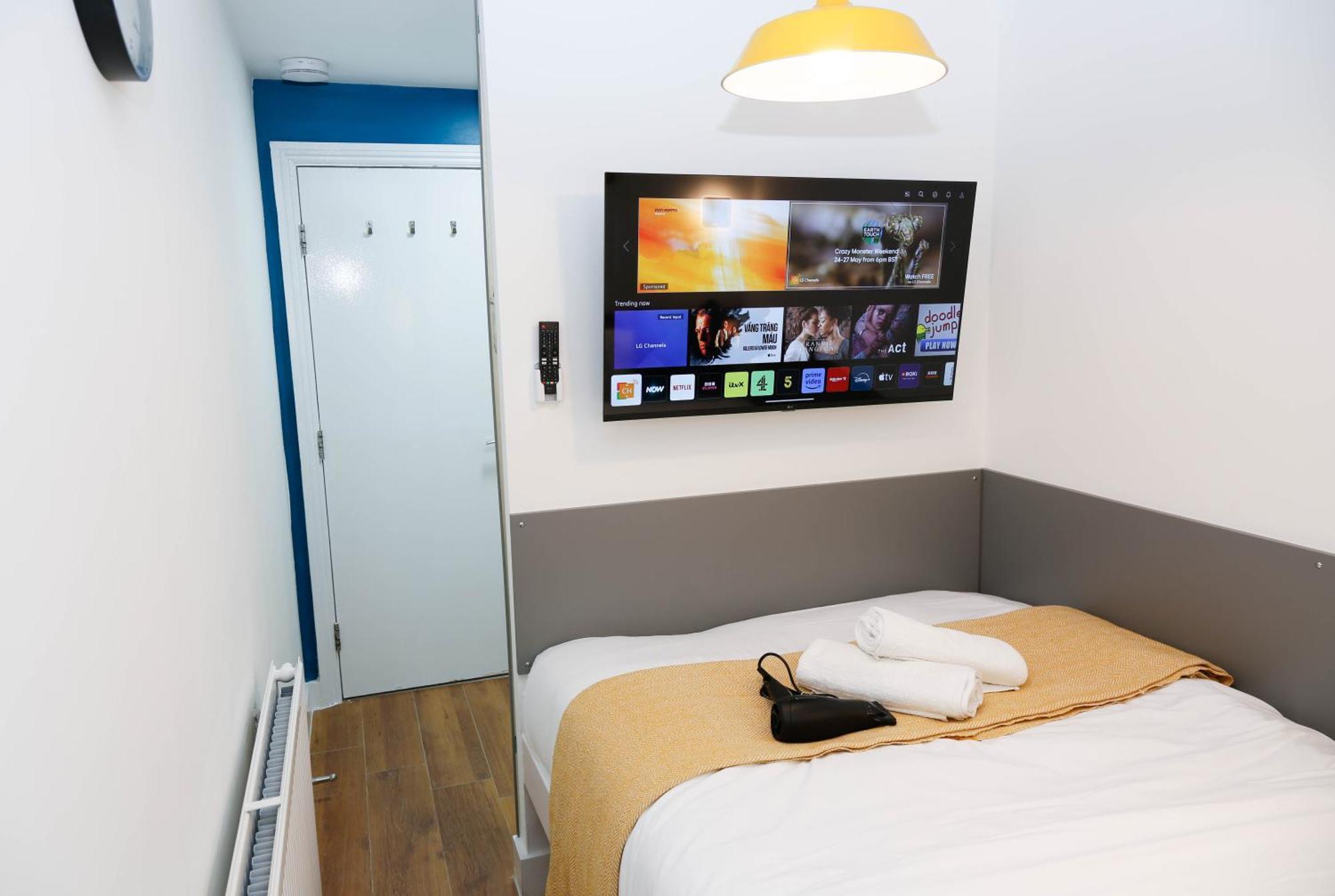 New Luxury Rooms In The Heart Of London Next To Shops, Cafes, Bars & Metro With Shared Bathrooms Exterior photo